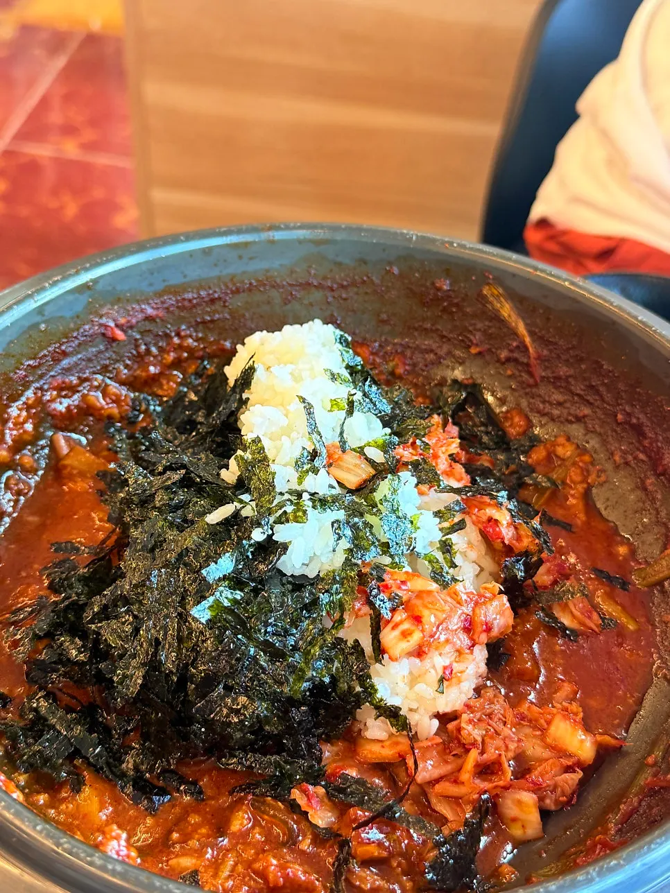 Ingredients for self-fried rice: seaweed, kimchi, and rice