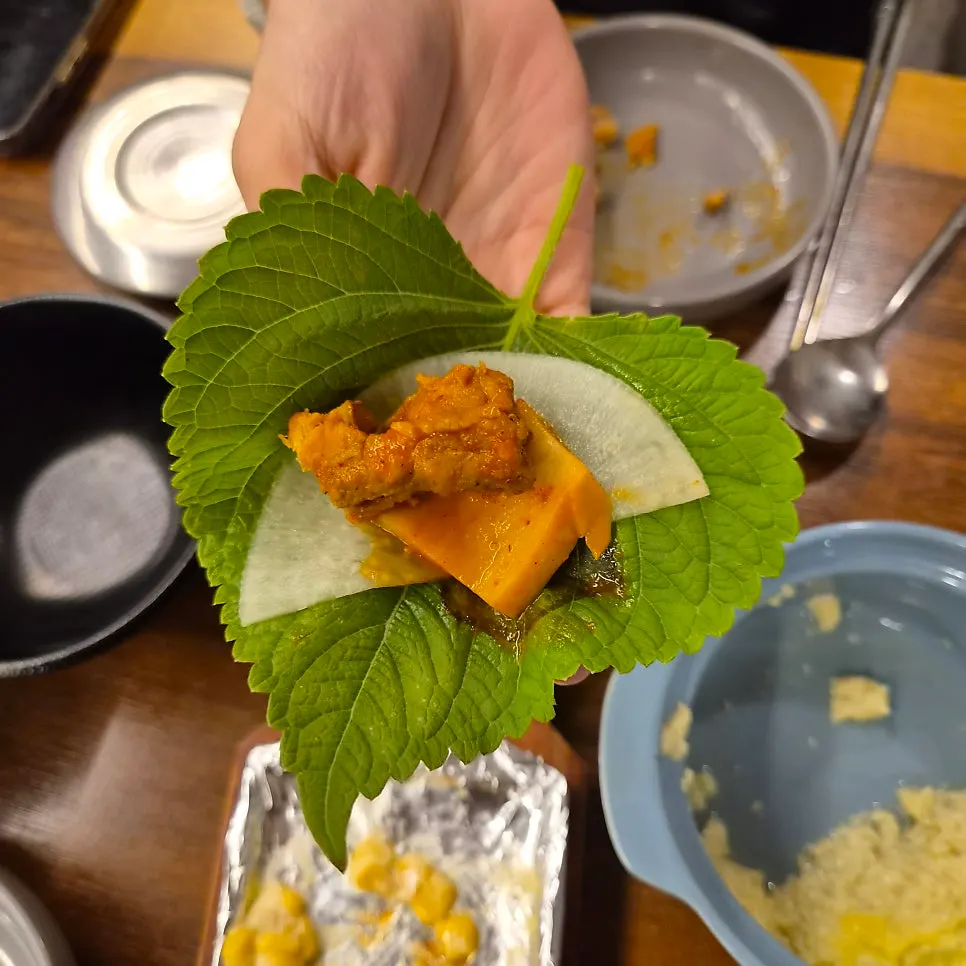 치즈를 올려 녹인 매운등갈비찜