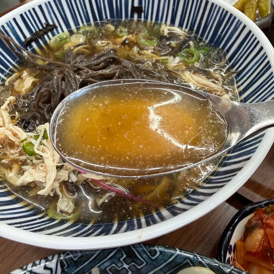 살얼음 육수의 초계 냉소바 면발