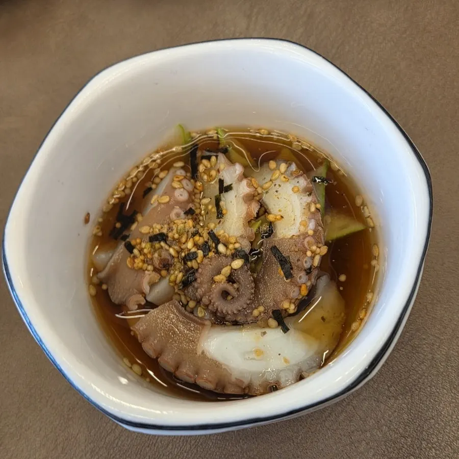 간장에 찍어 먹는 회