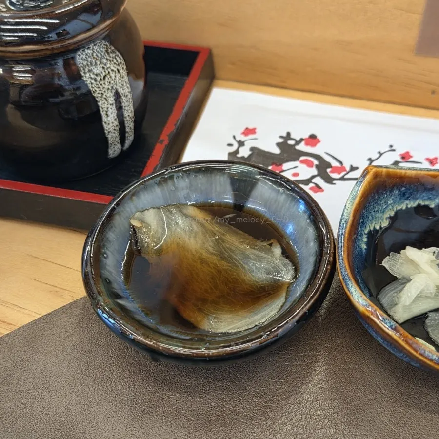 각기 다른 부위의 참치 세 점