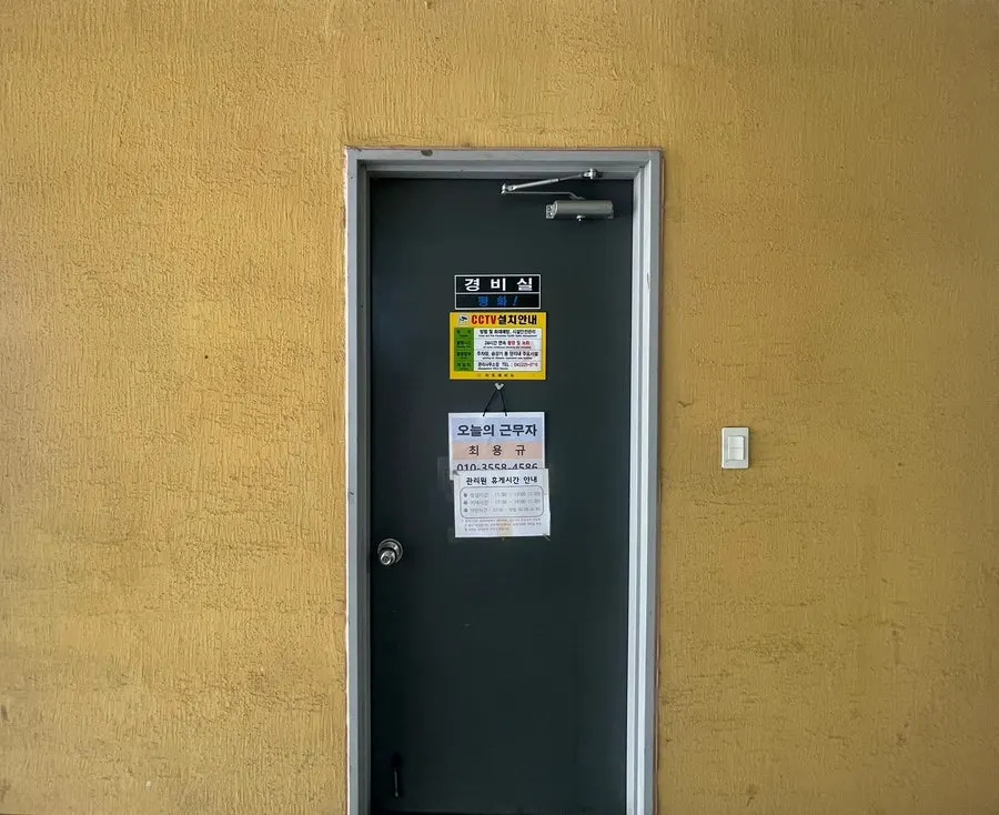 Art Avenue 198 parking information