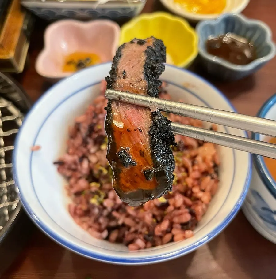 Rice cake and black gyukatsu on the grill