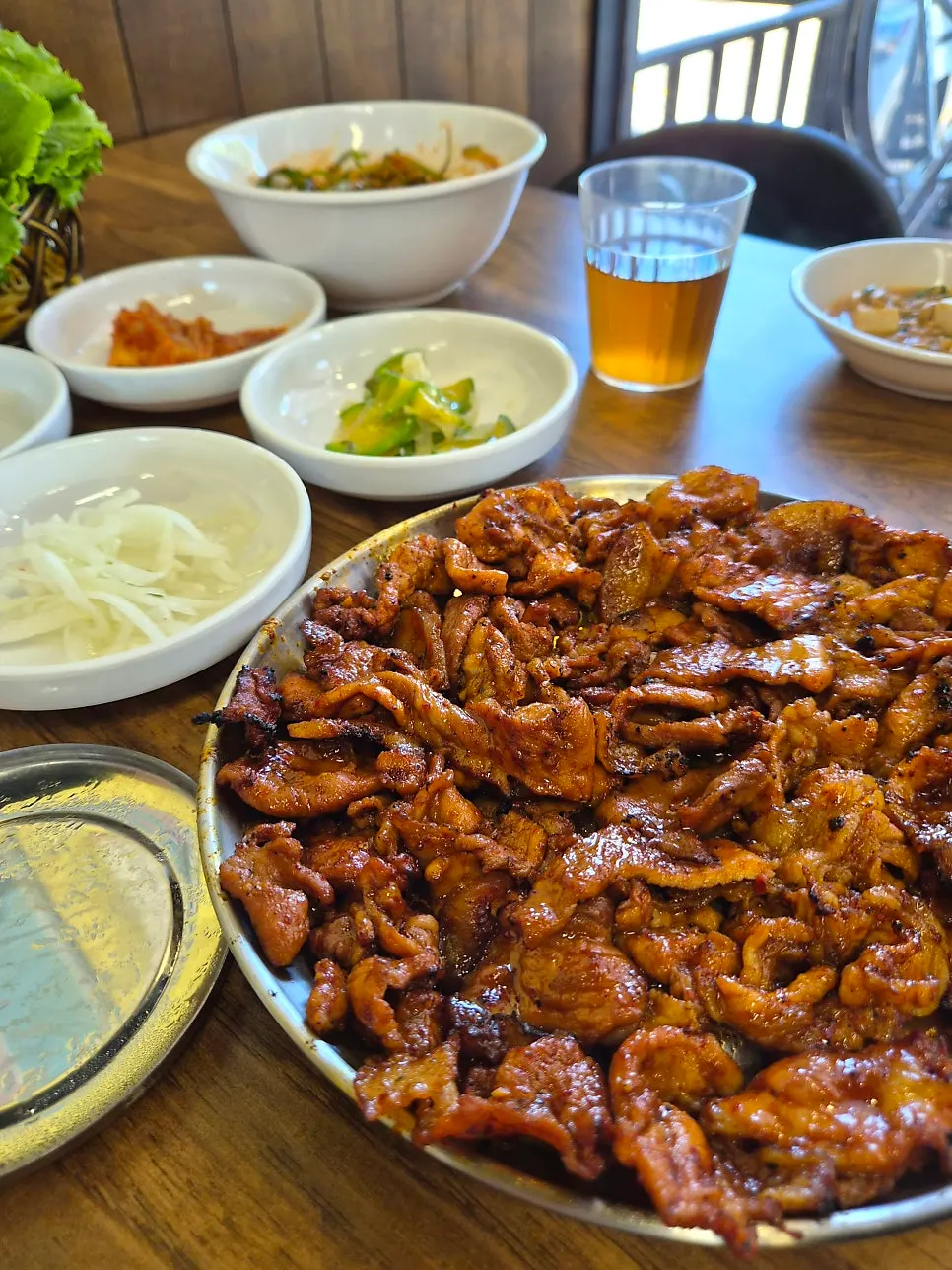 Charcoal-grilled gochujang pork full of smoky flavor