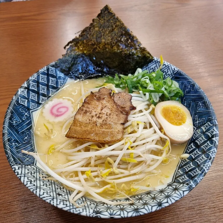 Tonkotsu ramen and fire-grilled mini butadon set
