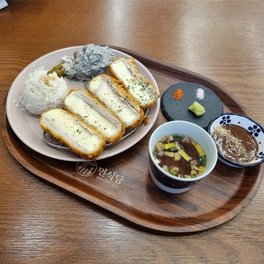 Mozzarella cheese katsu and mini cold soba set