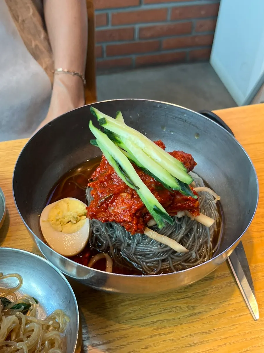 완숙으로 익은 계란과 불고기 양념