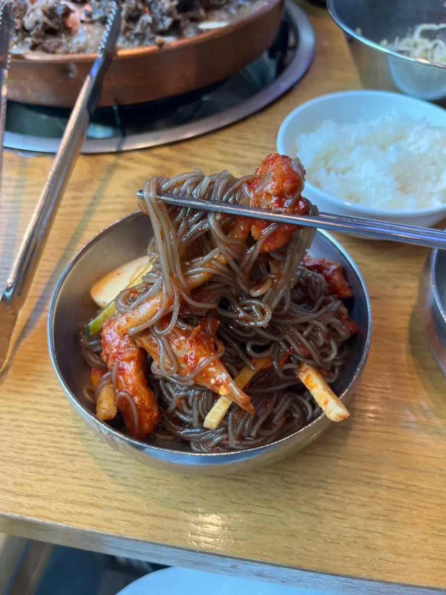 비비기 전 회비빔냉면 한 그릇
