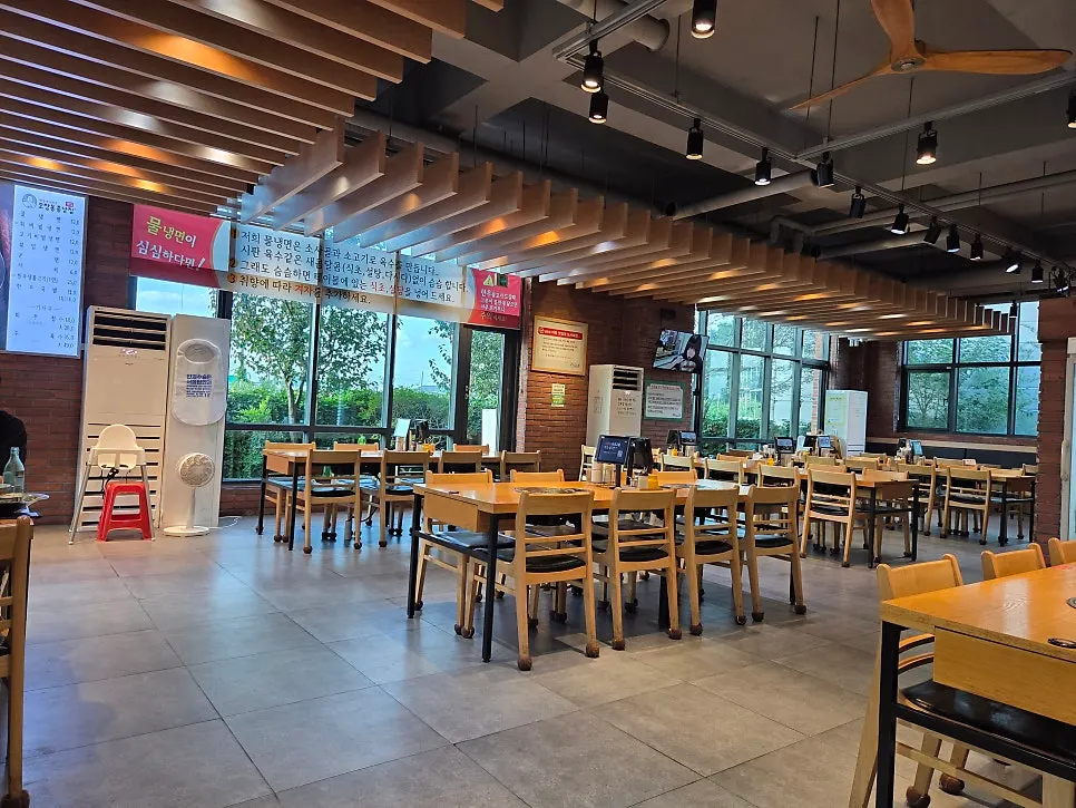 Full view of the Ojangdong Heungnamjip Cheongju Branch building on Danjae-ro