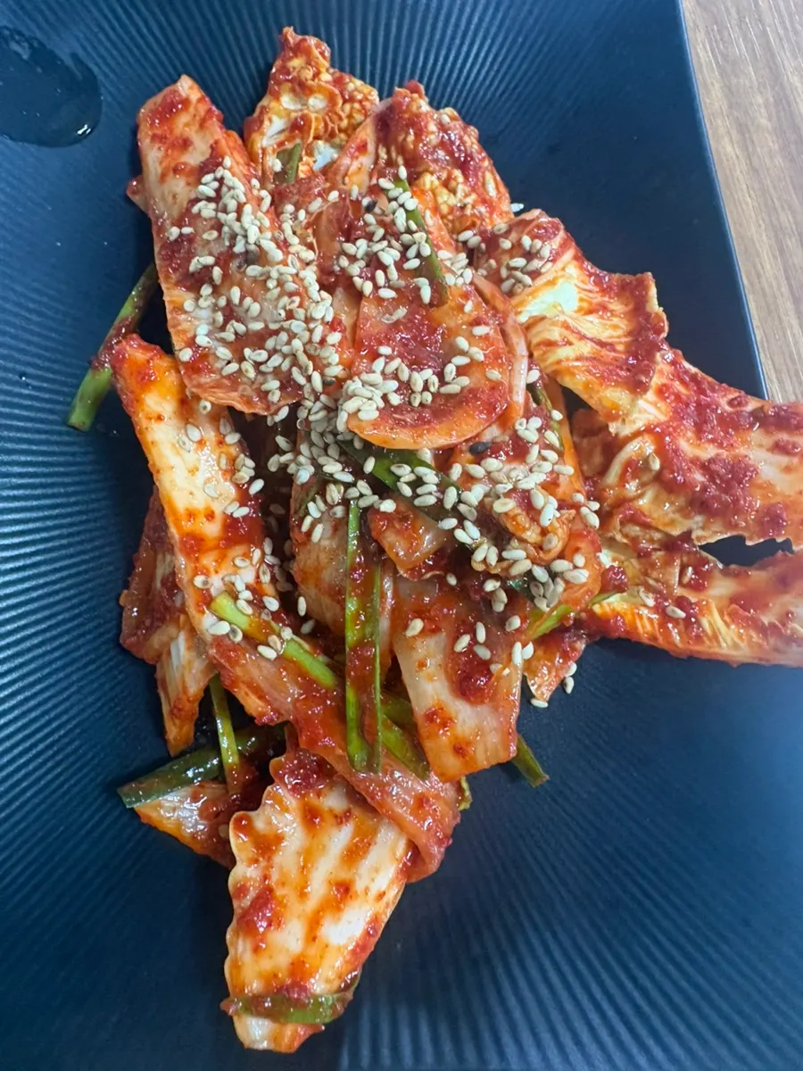 Freshly made geotjeori brought over by staff