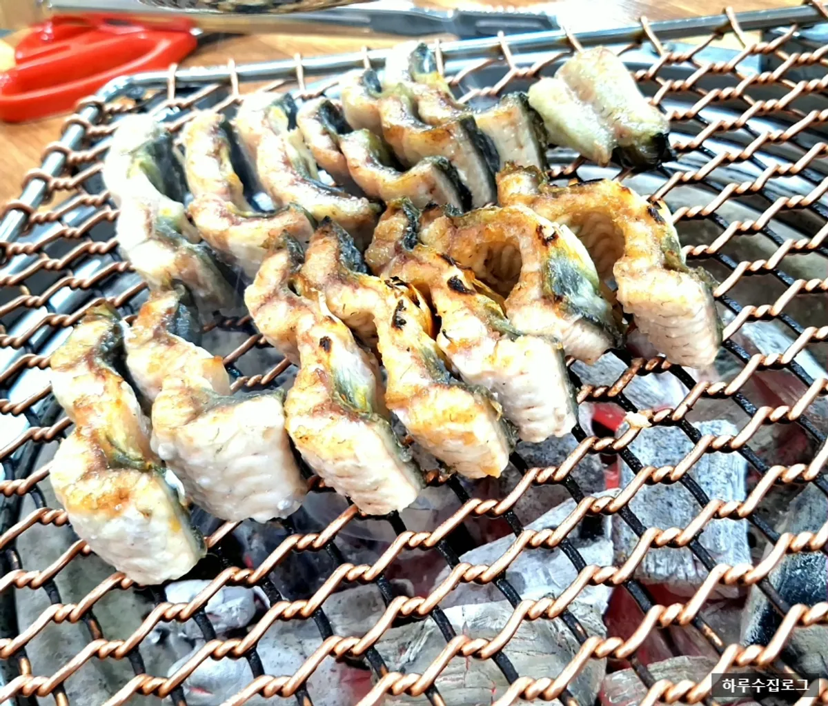 Table setting of pungcheon eel at Samhwa Susan in Nami-myeon, Cheongju