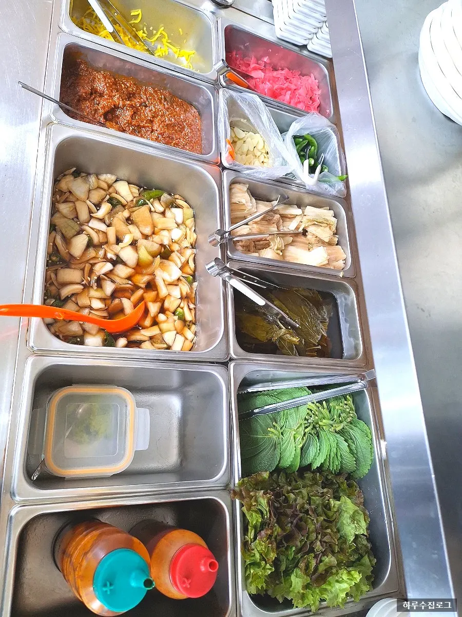 Self-serve bar inside Samhwa Susan