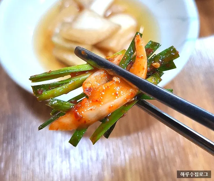 Boldly seasoned chive kimchi side dish
