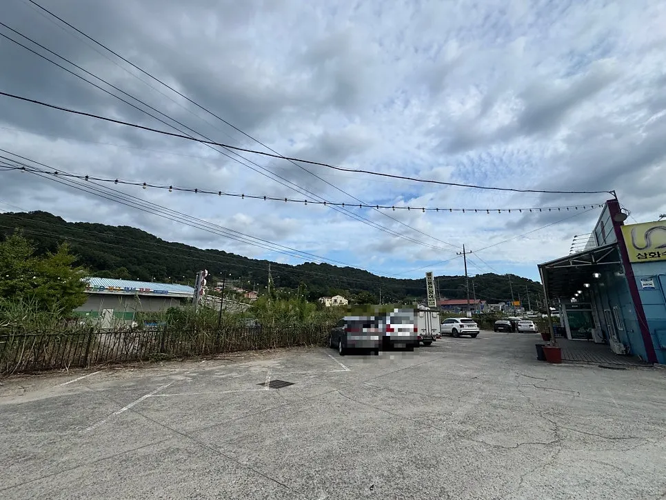 여유로운 삼화수산 주차 공간