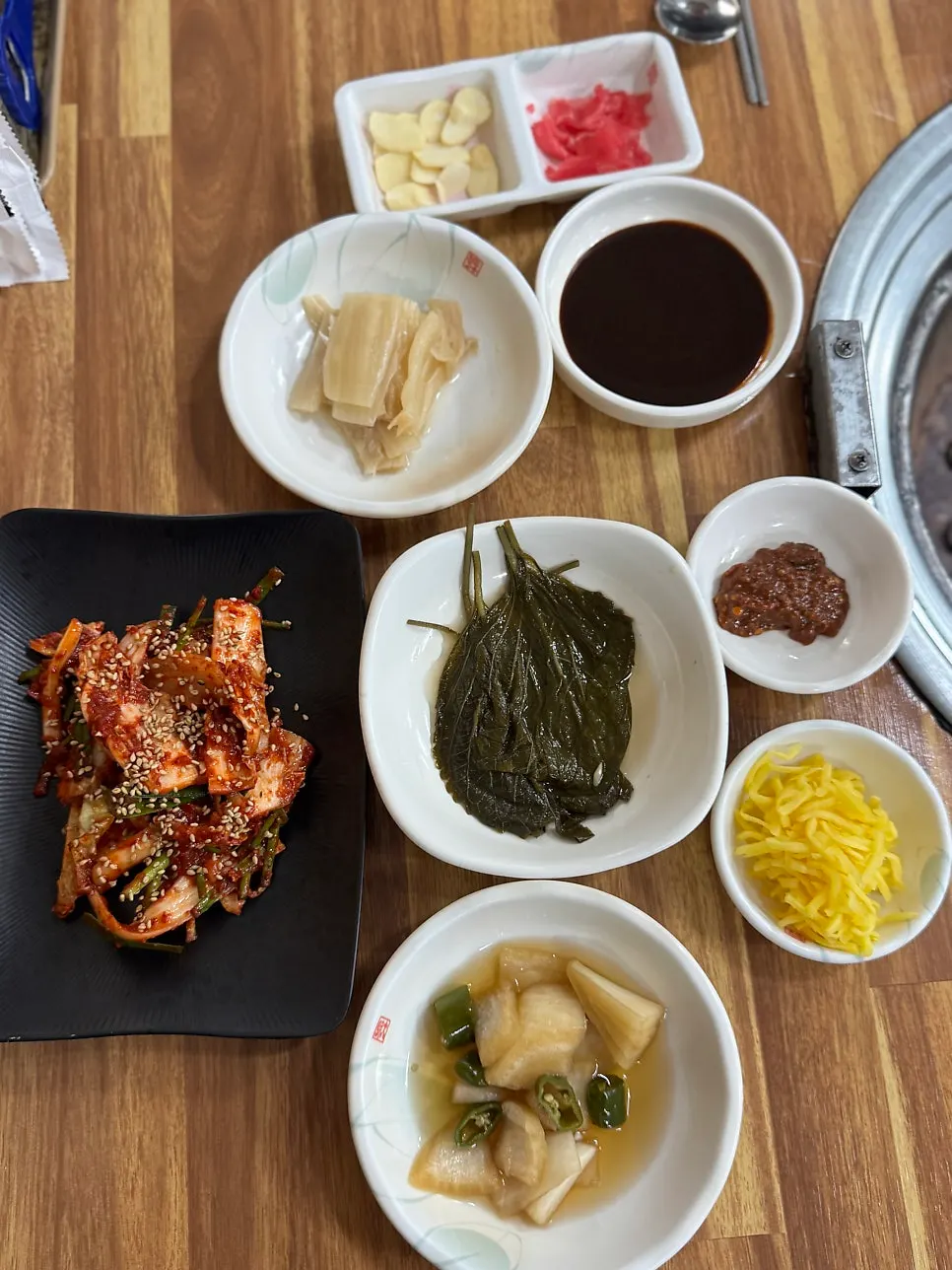 생강, 백김치 등 장어와 곁들이는 기본 밑반찬