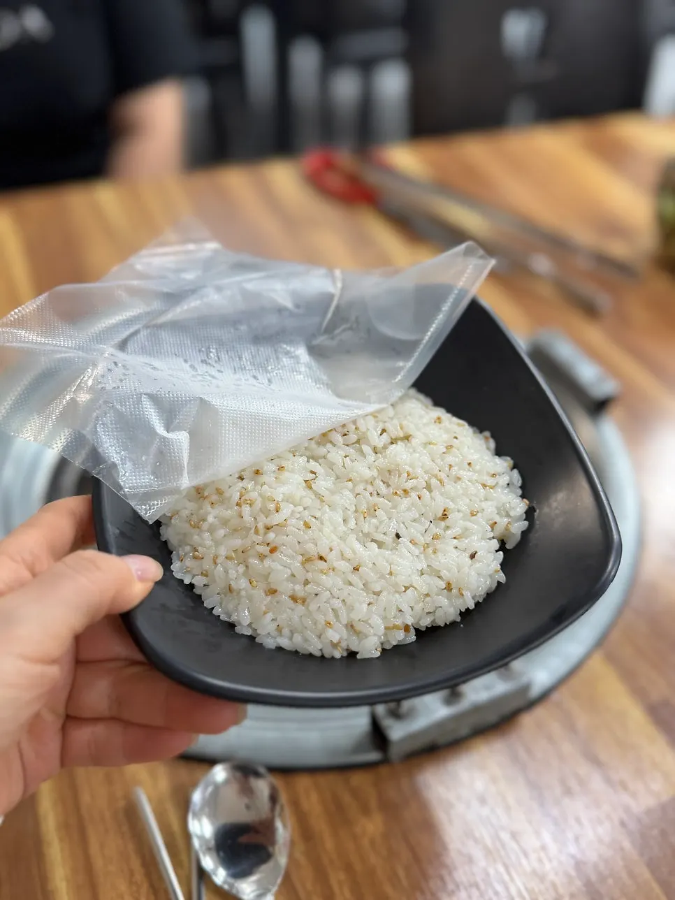 기본으로 나오는 초밥밥 한 접시