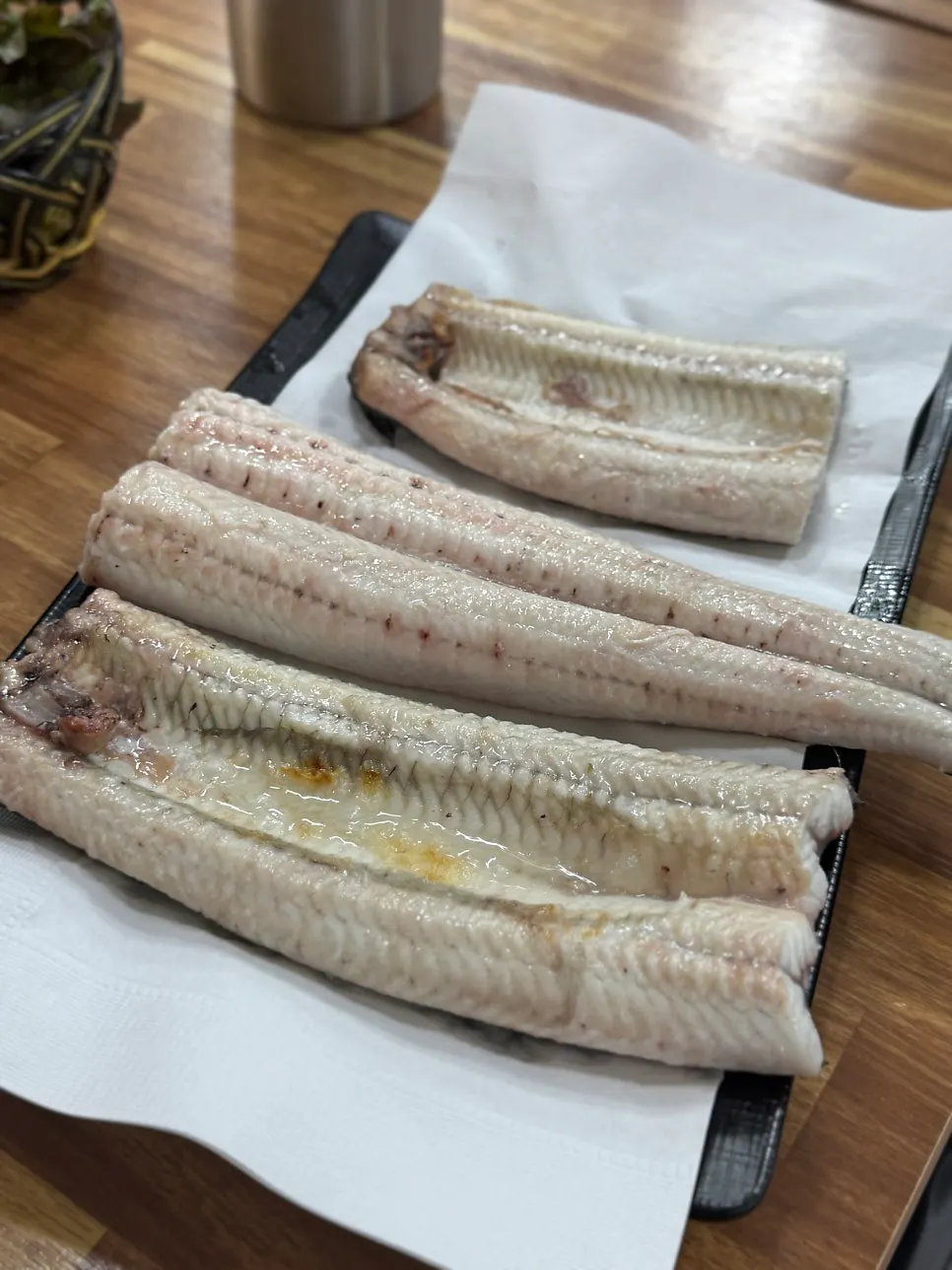 손질된 고창 풍천장어 1kg 접시