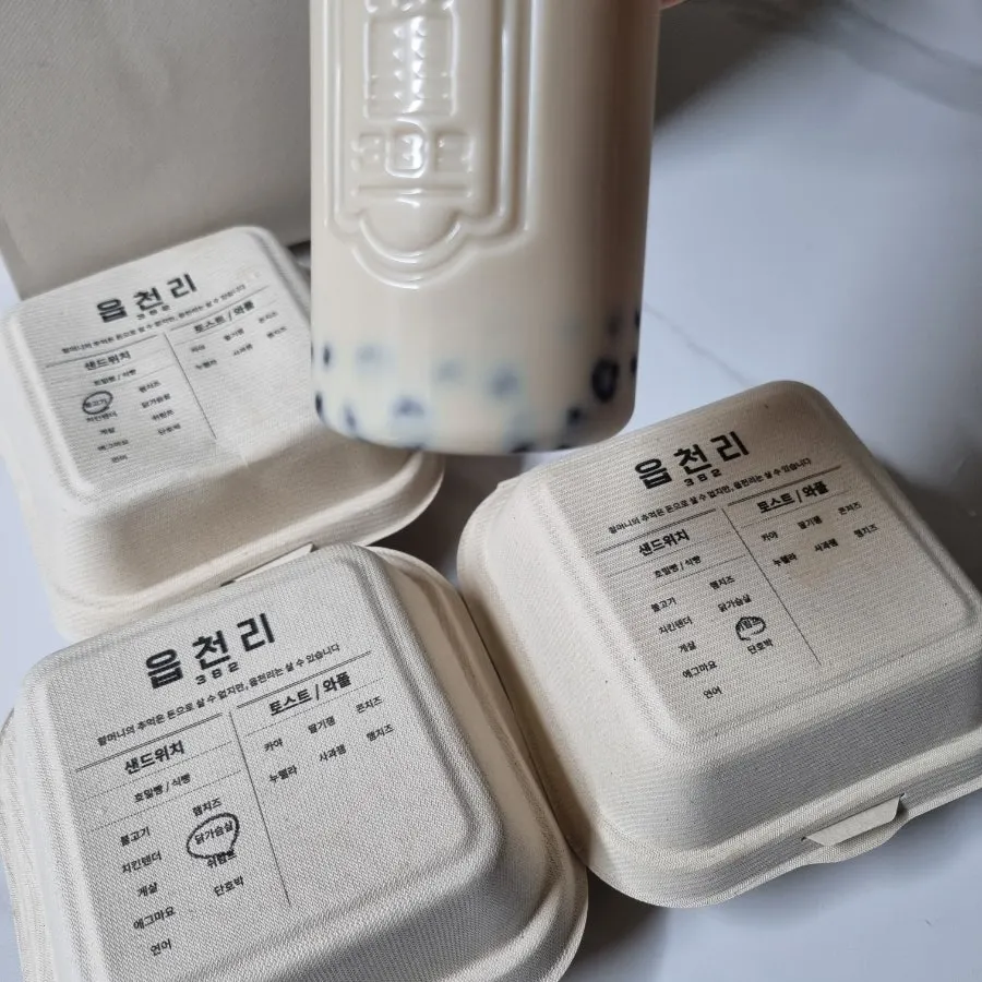 裝有三明治的外帶盒
