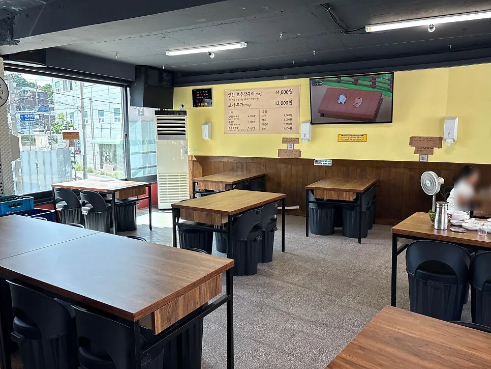 Interior of Ttukbangjip with plenty of tables
