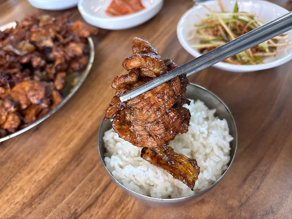 Gochujang pork served with bowls of rice