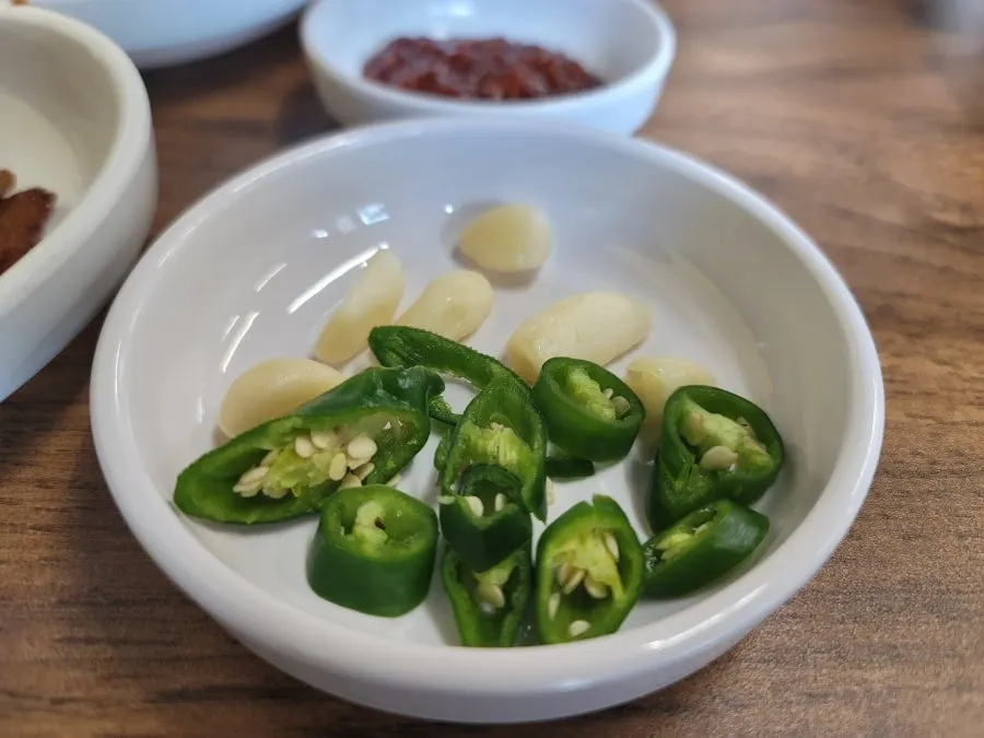 Cheongyang chili peppers and garlic