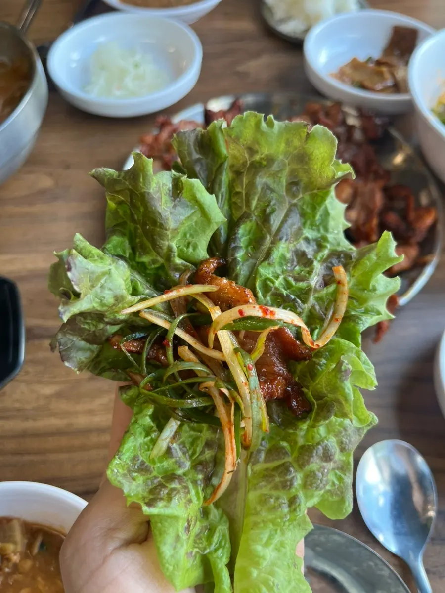 Lettuce and perilla leaves for wrapping
