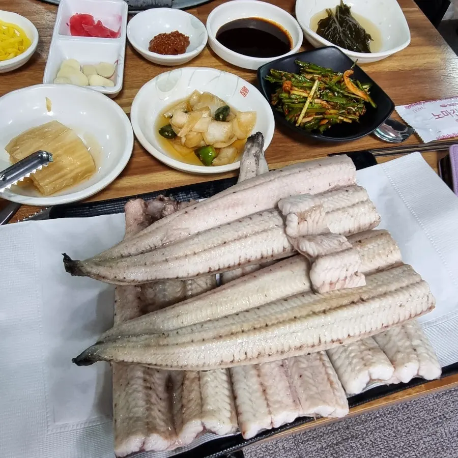 Charcoal-grilled river eel at Samhwa Susan in Cheongju