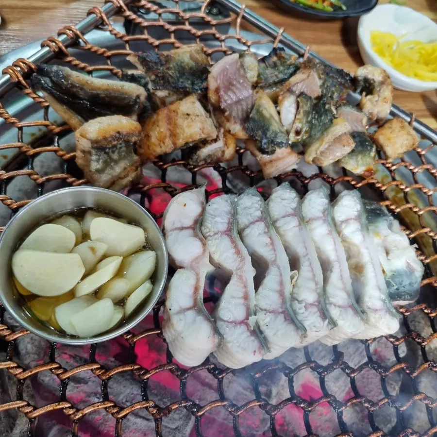 Eel eaten with spicy sauce