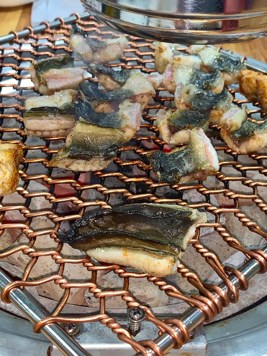 복분자주를 따라둔 잔