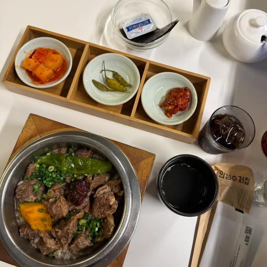 Side dishes served with pot rice