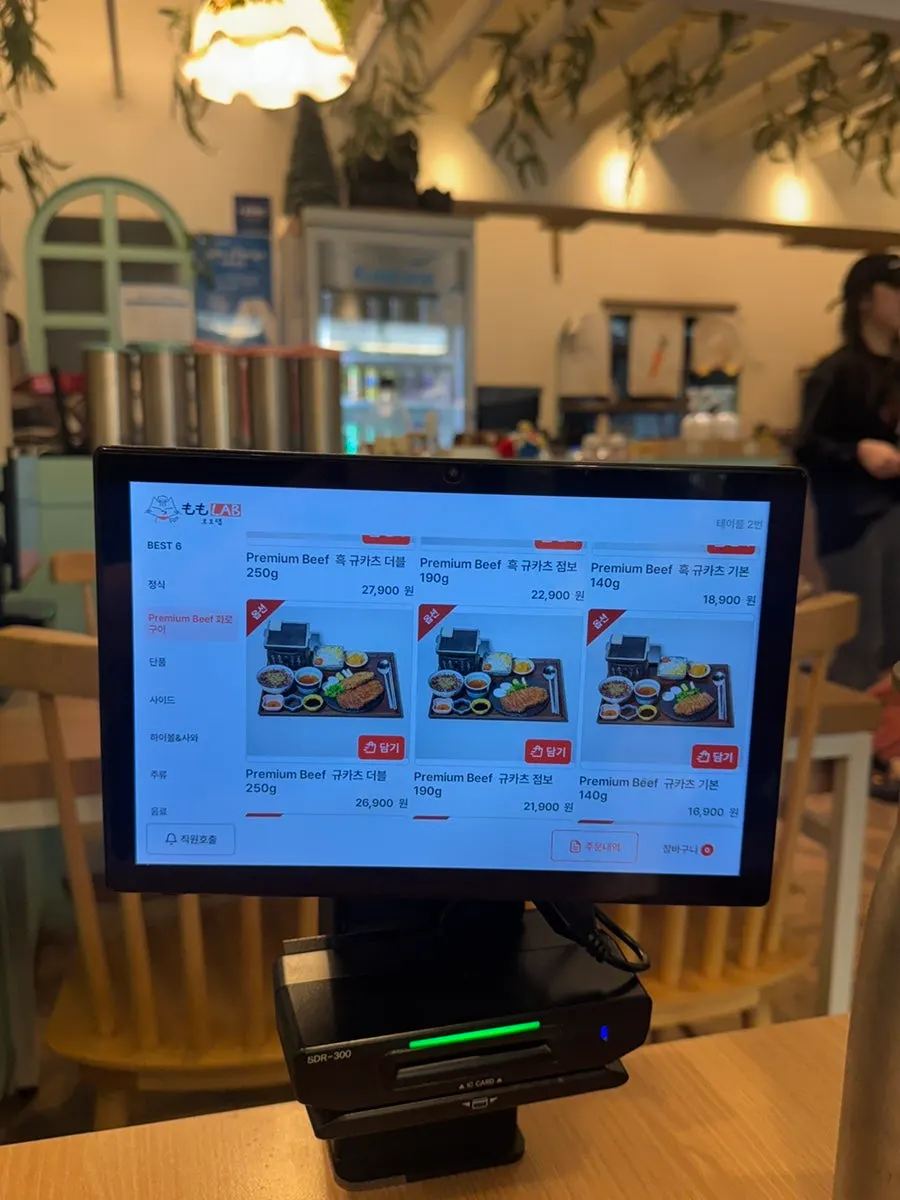 Menu hidangan Momo Lab