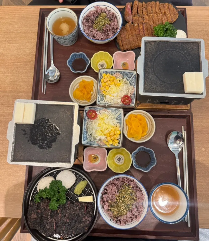 Pesanan Black Gyukatsu Jumbo dan Gyukatsu Double