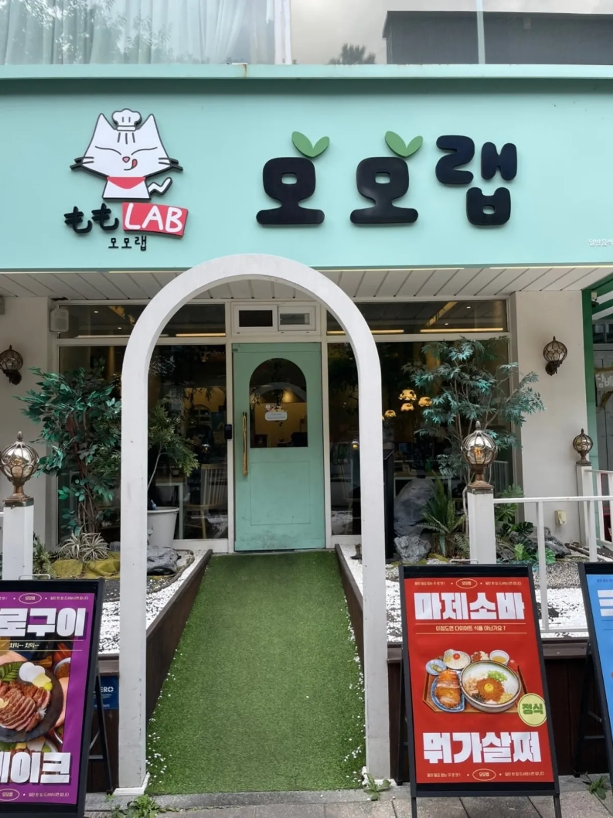 Visit photo of Momo Lab on Seongan-gil in Cheongju