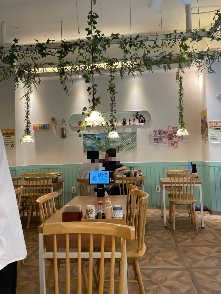 Interior of Momo Lab after most customers had left