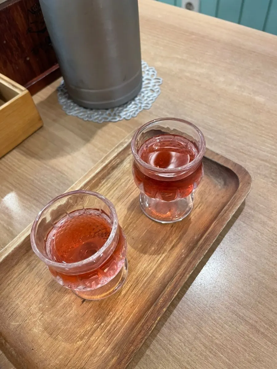Momo Lab's pre-meal omija tea and table setting