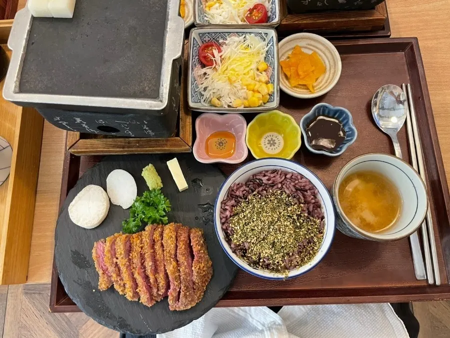 Gyukatsu served with a mini charcoal brazier