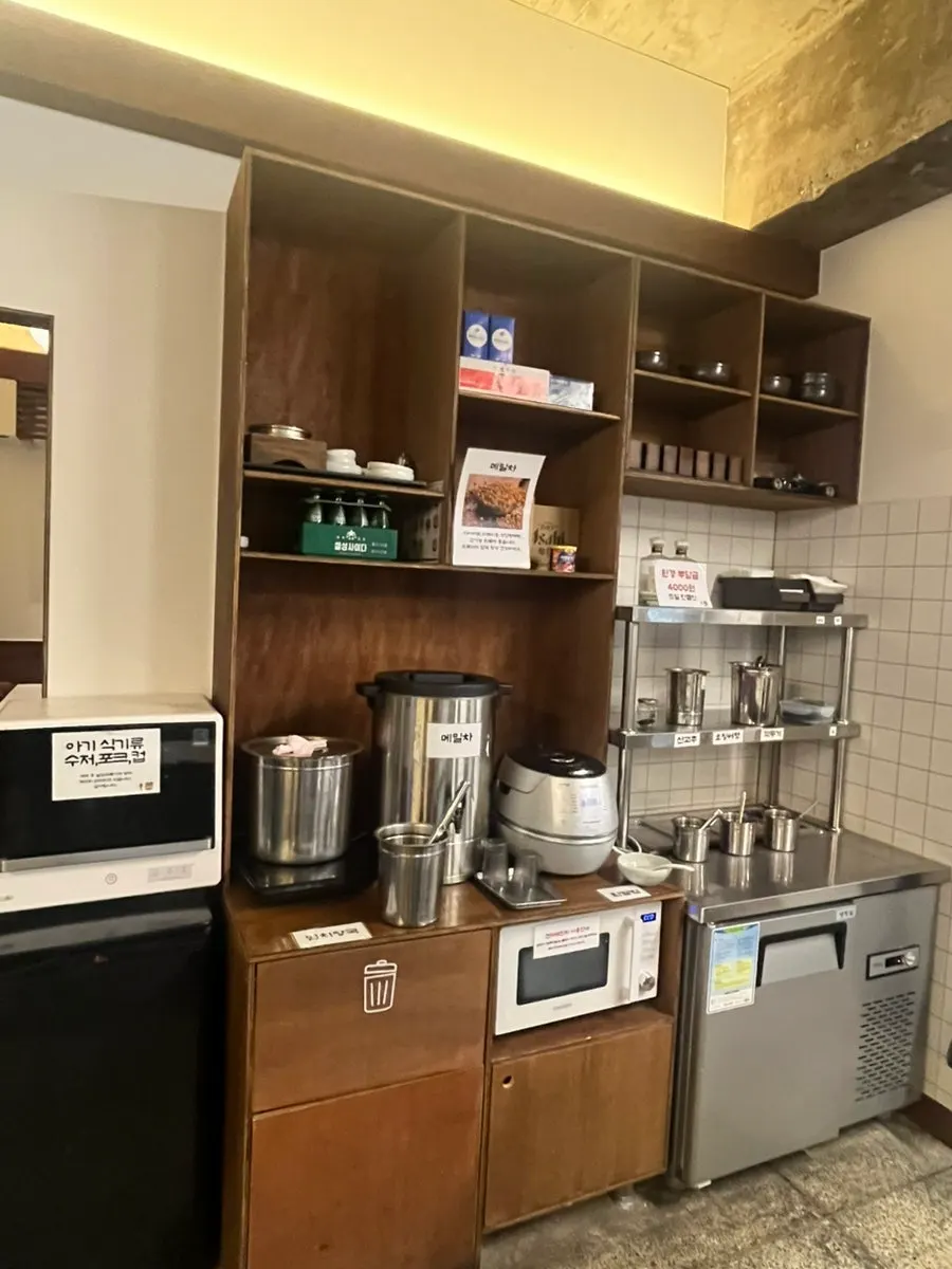 Self-bar dengan teh soba dan kaldu hangat