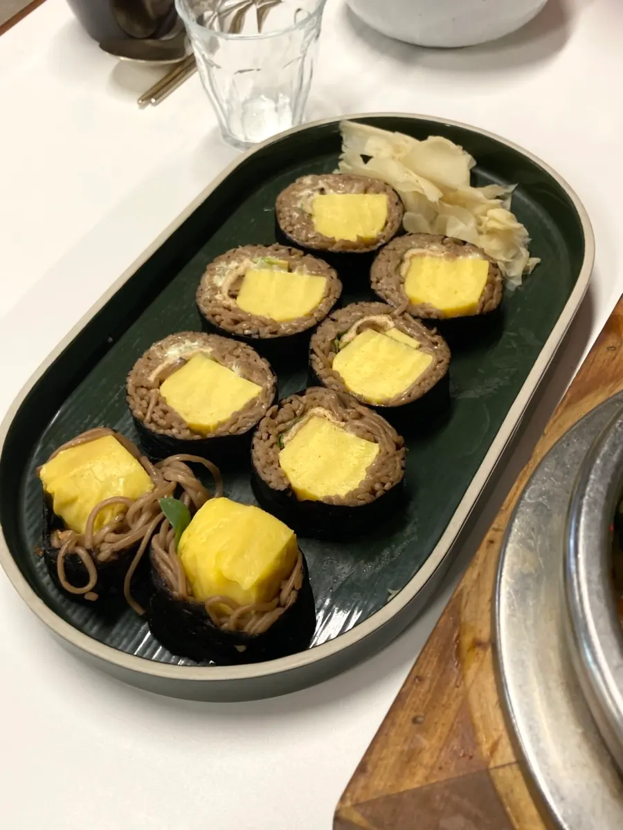 메밀면으로 만든 메밀김밥