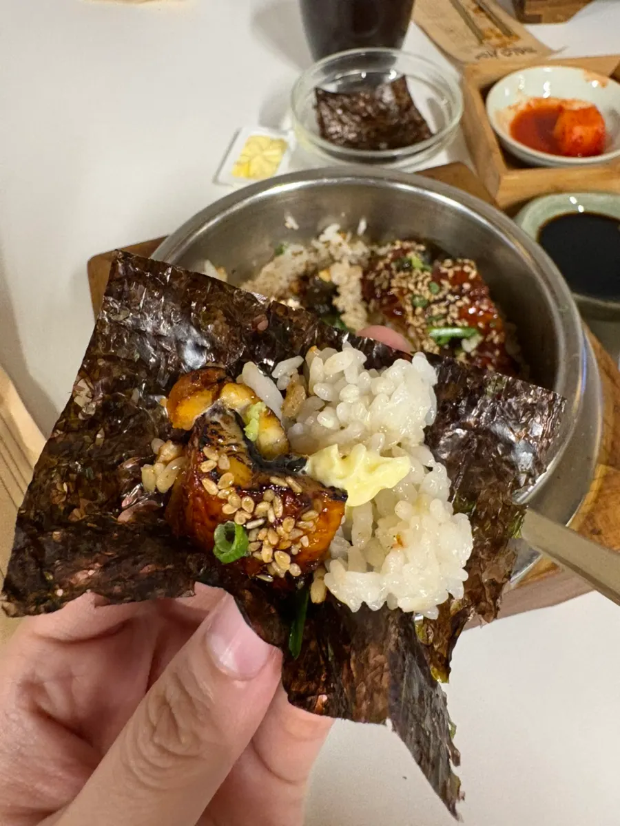 동생과 나눈 장어솥밥 한입