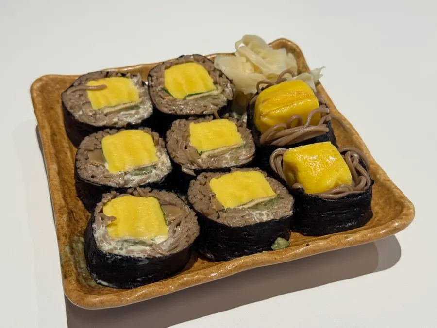 솥밥과 두 종류 메밀김밥