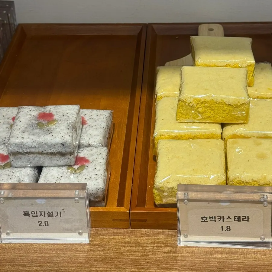 팥앙금 과일 찹쌀떡 진열