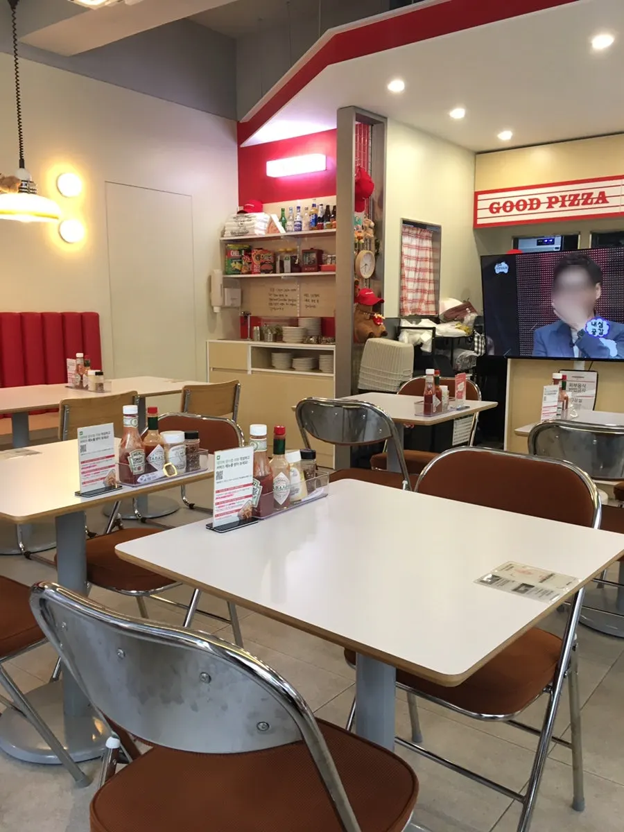 Seating in the casual pizza restaurant atmosphere