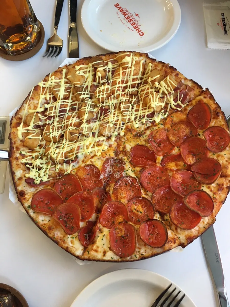 Pizza and beer date in Cheongju's Gagyeong-dong with half-and-half pizza and Red Rock draft beer, Cheese Wave Cheongju Terminal Branch