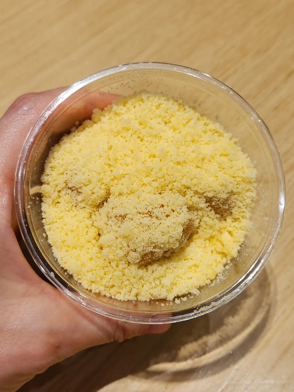 カップに入ったTteokmidangのカボチャインジョルミ