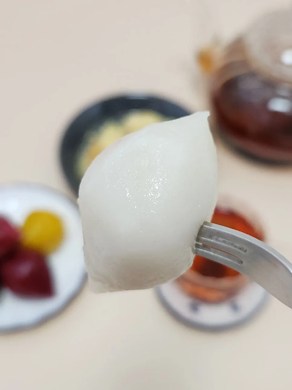 半分に割ったゴマソンピョンの断面