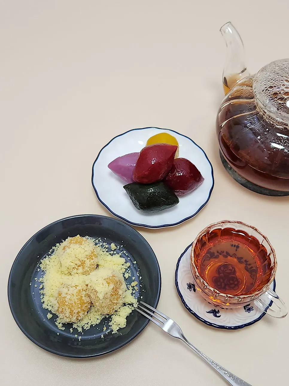 皿に取り分けたソンピョンとカボチャインジョルミ