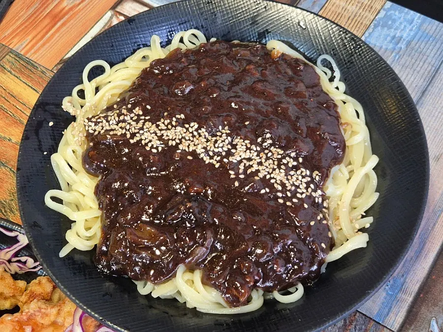 Large jajangmyeon with generous black bean sauce