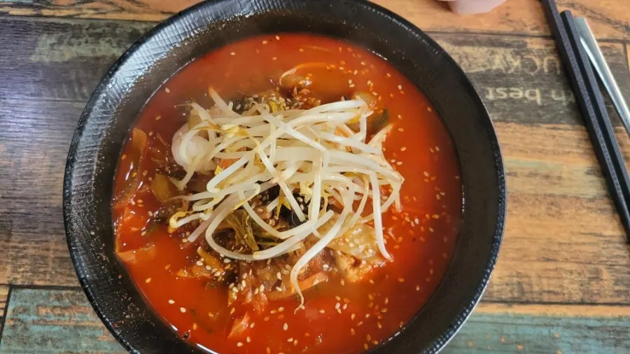 얼큰한 빨간 국물의 교동짬뽕 짬뽕