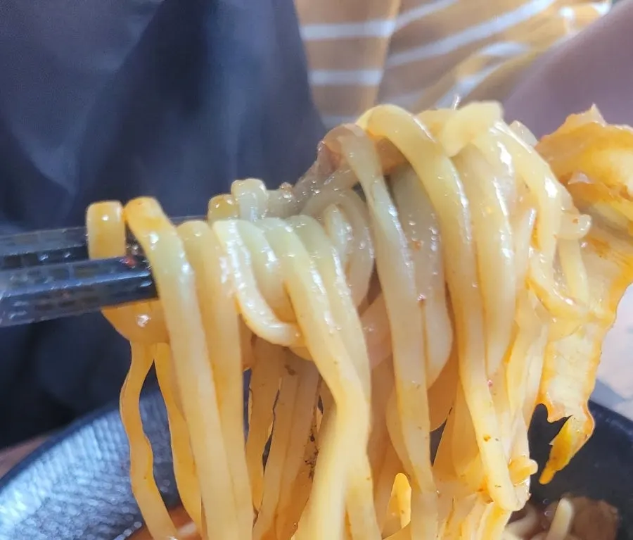 탱글한 숙성 면이 보이는 교동짬뽕 짬뽕