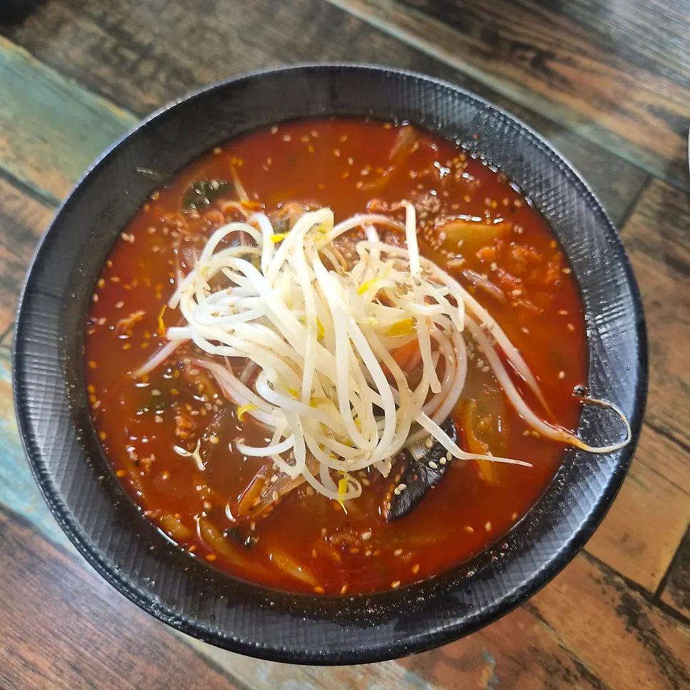 A bowl of spicy broth jjamppong from Gyodong Jjamppong